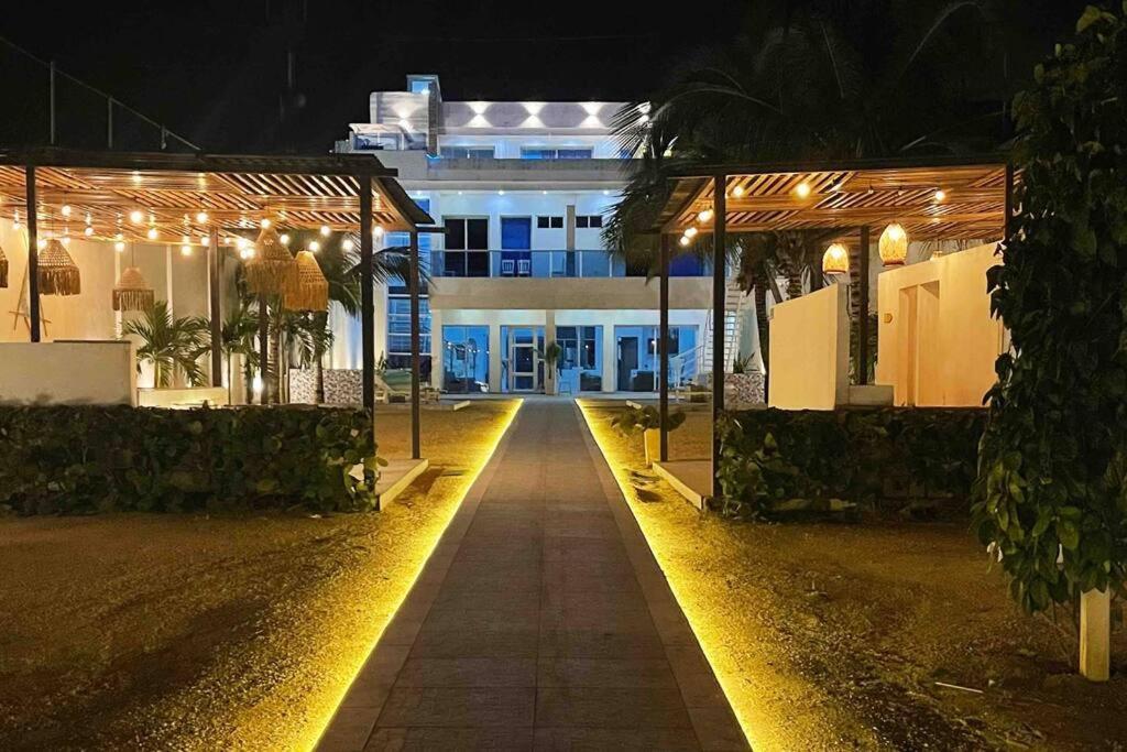 Mansion En La Playa Con Piscina Villa