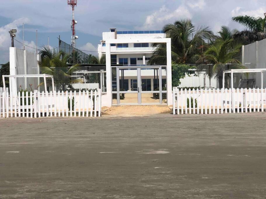 Mansion En La Playa Con Piscina Villa *